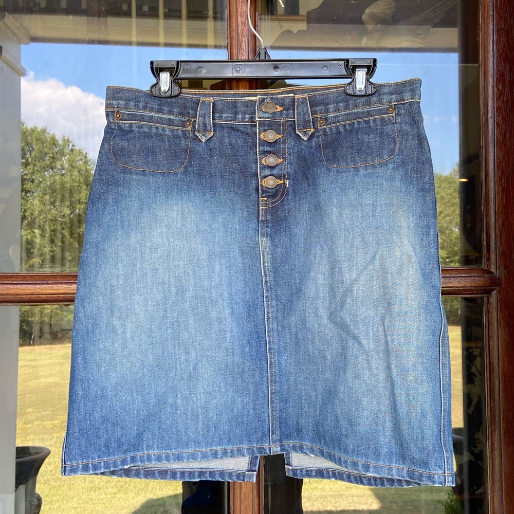 Abercrombie‎ & Fitch denim skirt. Size 6. Great pre ownedcondition